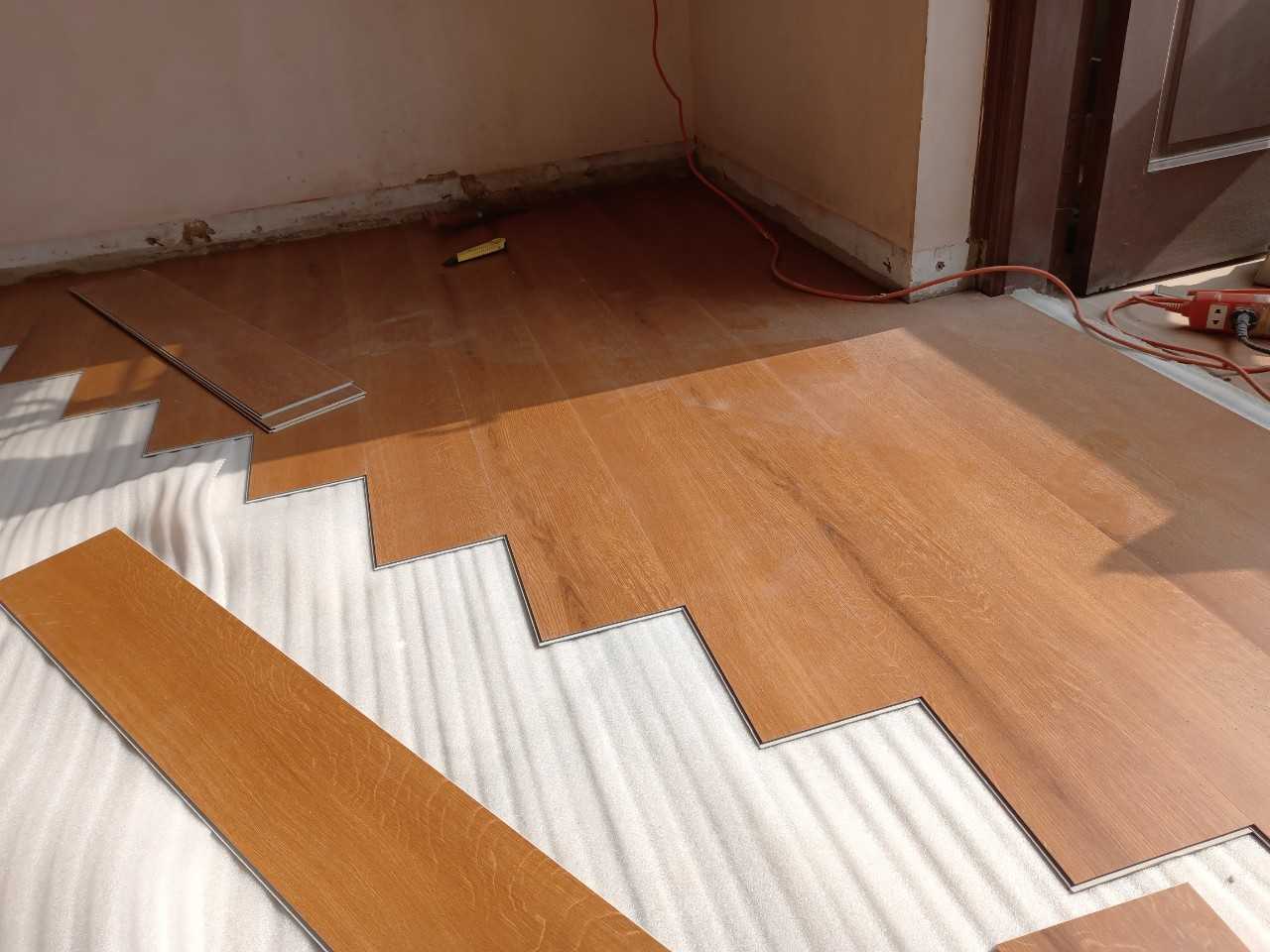 Lý do nên lựa chọn thi công sàn nhựa hèm khóa ở Bình Dương