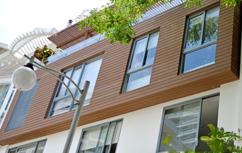 Chống nóng và trang trí mặt tiền tối ưu cho mùa hè.